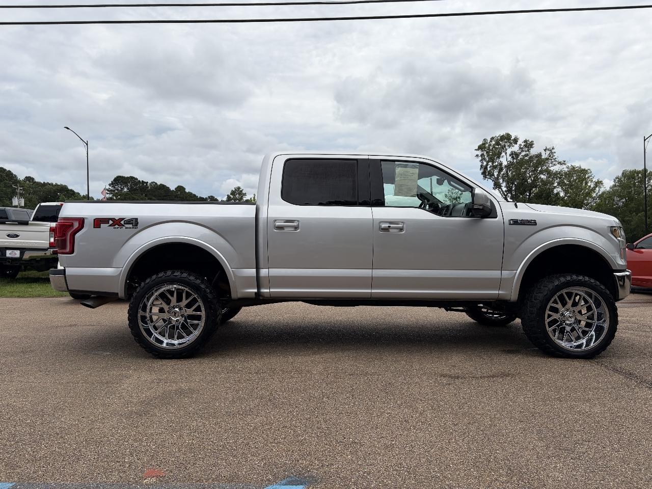 Ford F-150 4WD SuperCrew 145" Lariat 2016