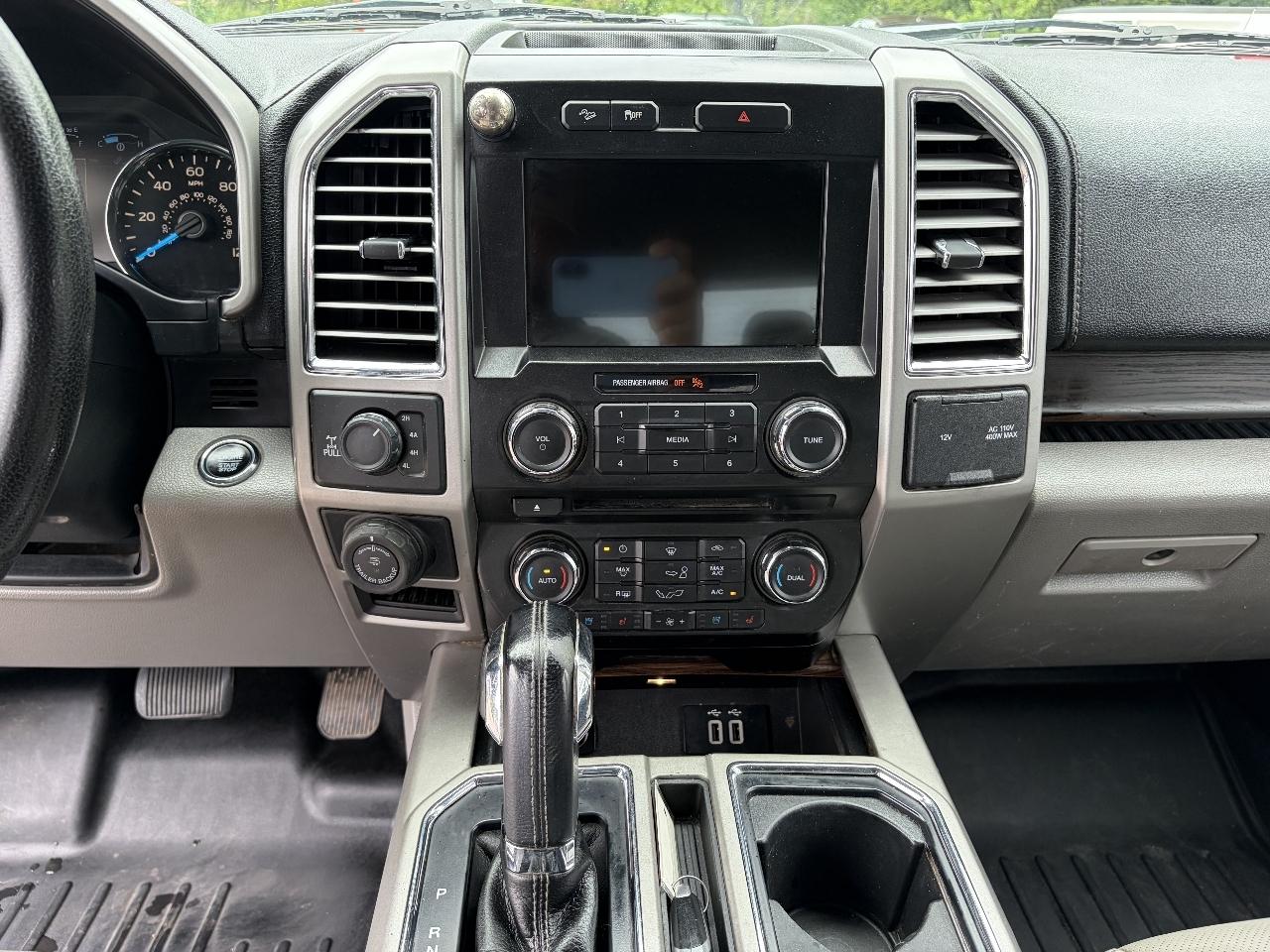 Ford F-150 4WD SuperCrew 145" Lariat 2016