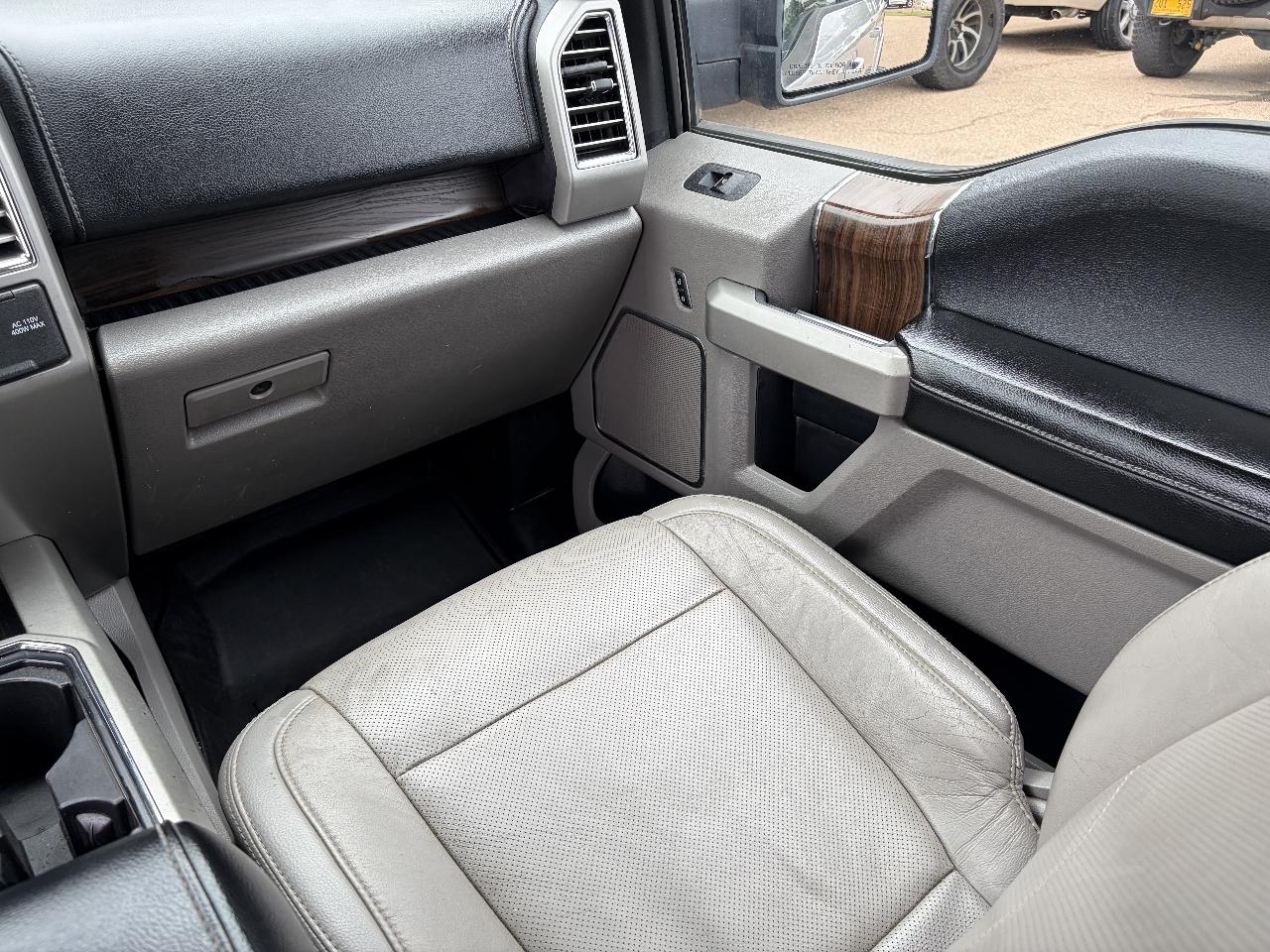 Ford F-150 4WD SuperCrew 145" Lariat 2016