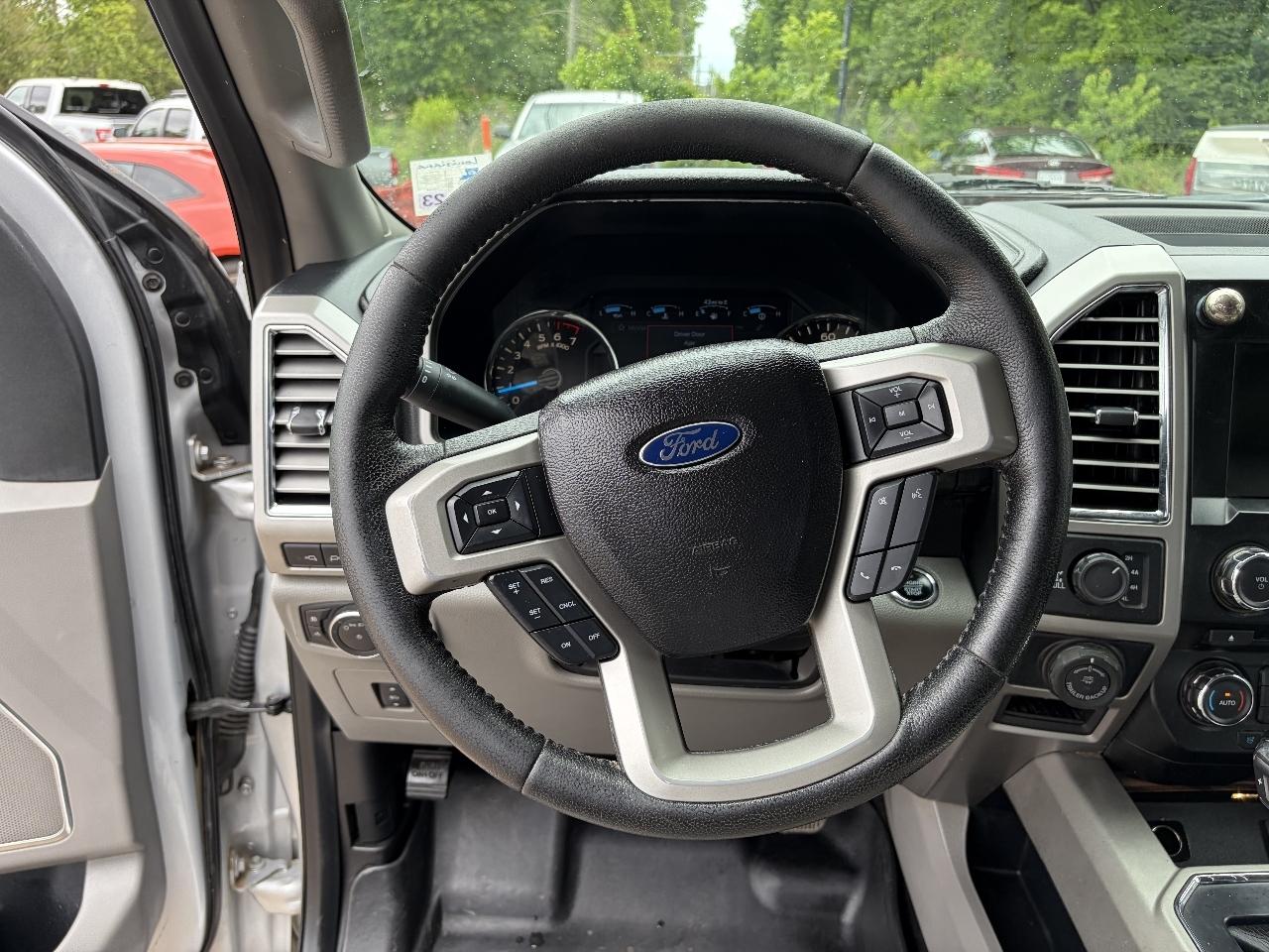 Ford F-150 4WD SuperCrew 145" Lariat 2016