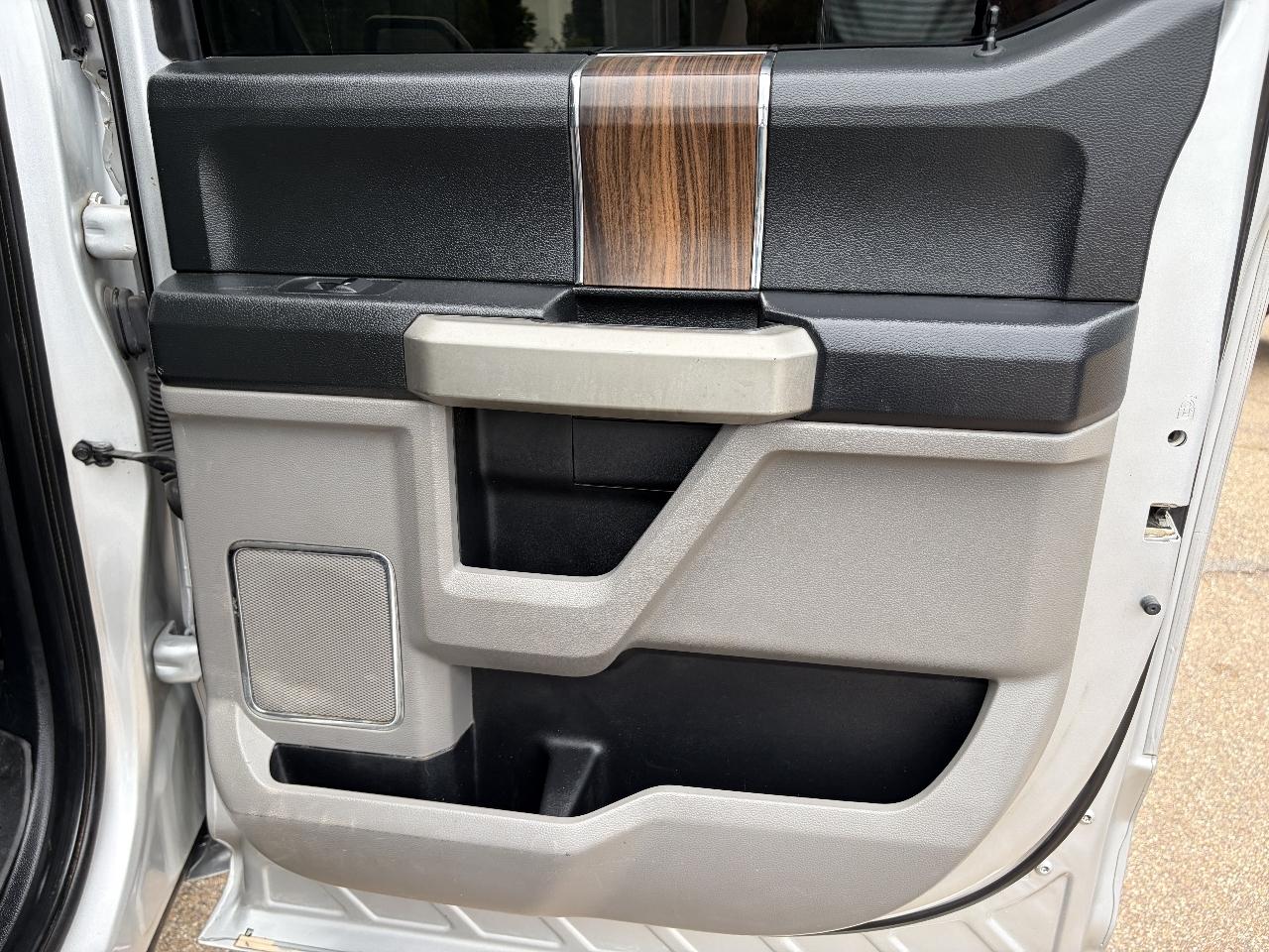 Ford F-150 4WD SuperCrew 145" Lariat 2016