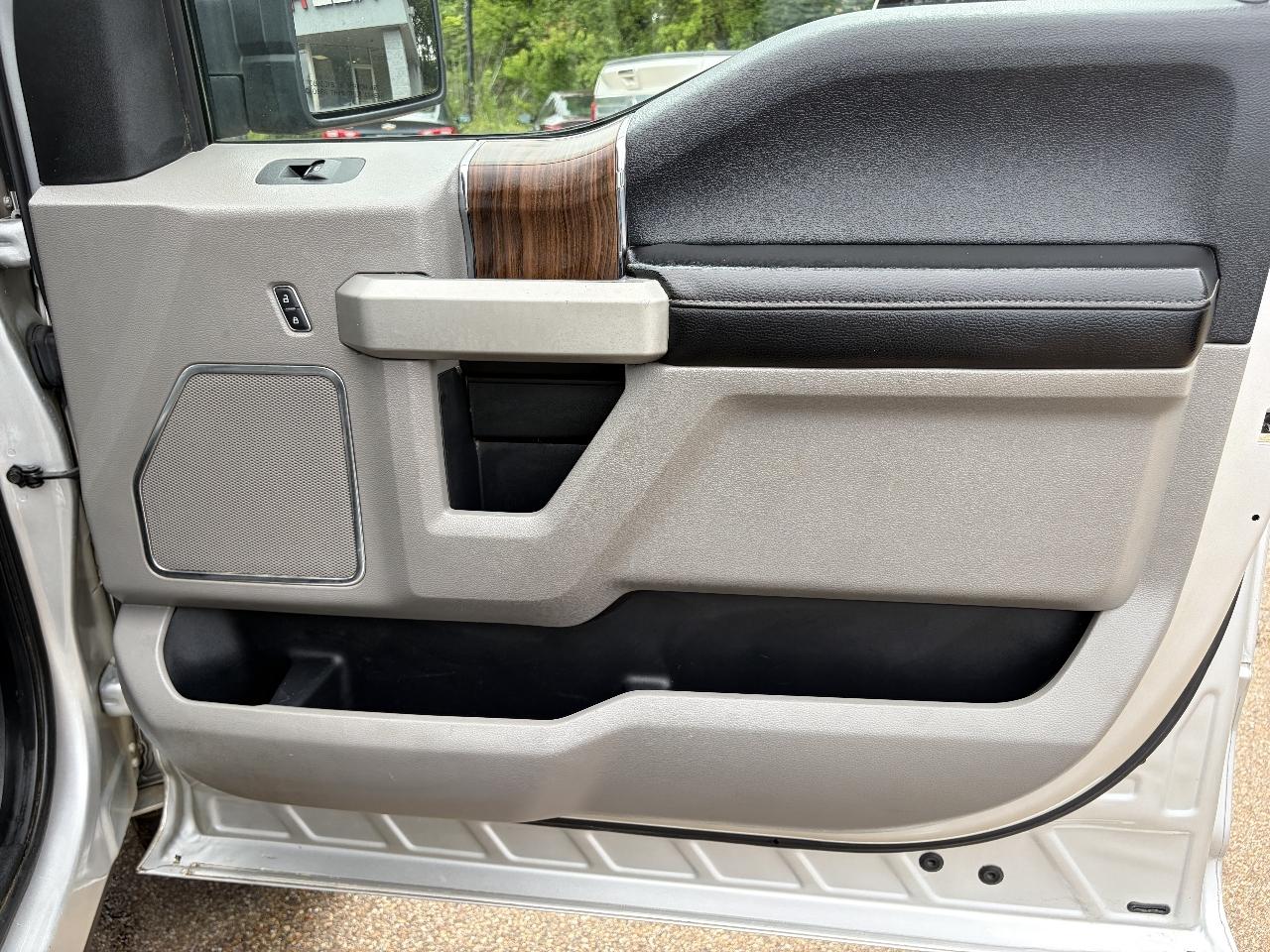Ford F-150 4WD SuperCrew 145" Lariat 2016