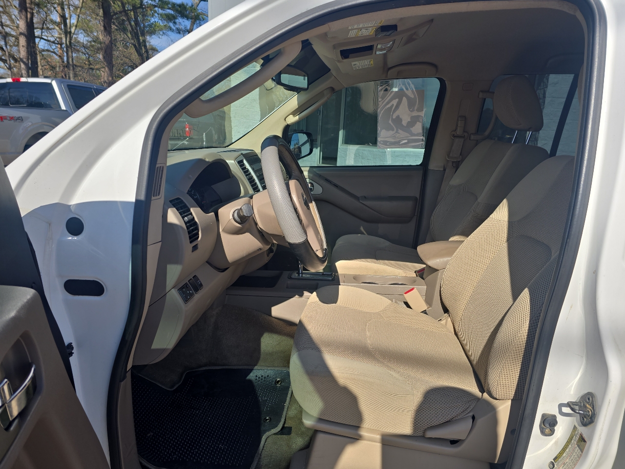 Nissan Frontier 4WD Crew Cab SWB Auto SV 2011