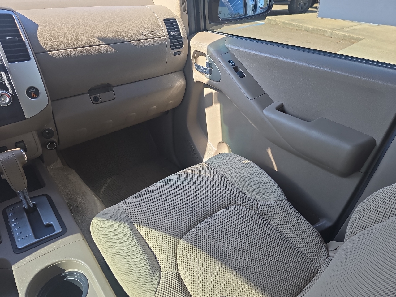 Nissan Frontier 4WD Crew Cab SWB Auto SV 2011