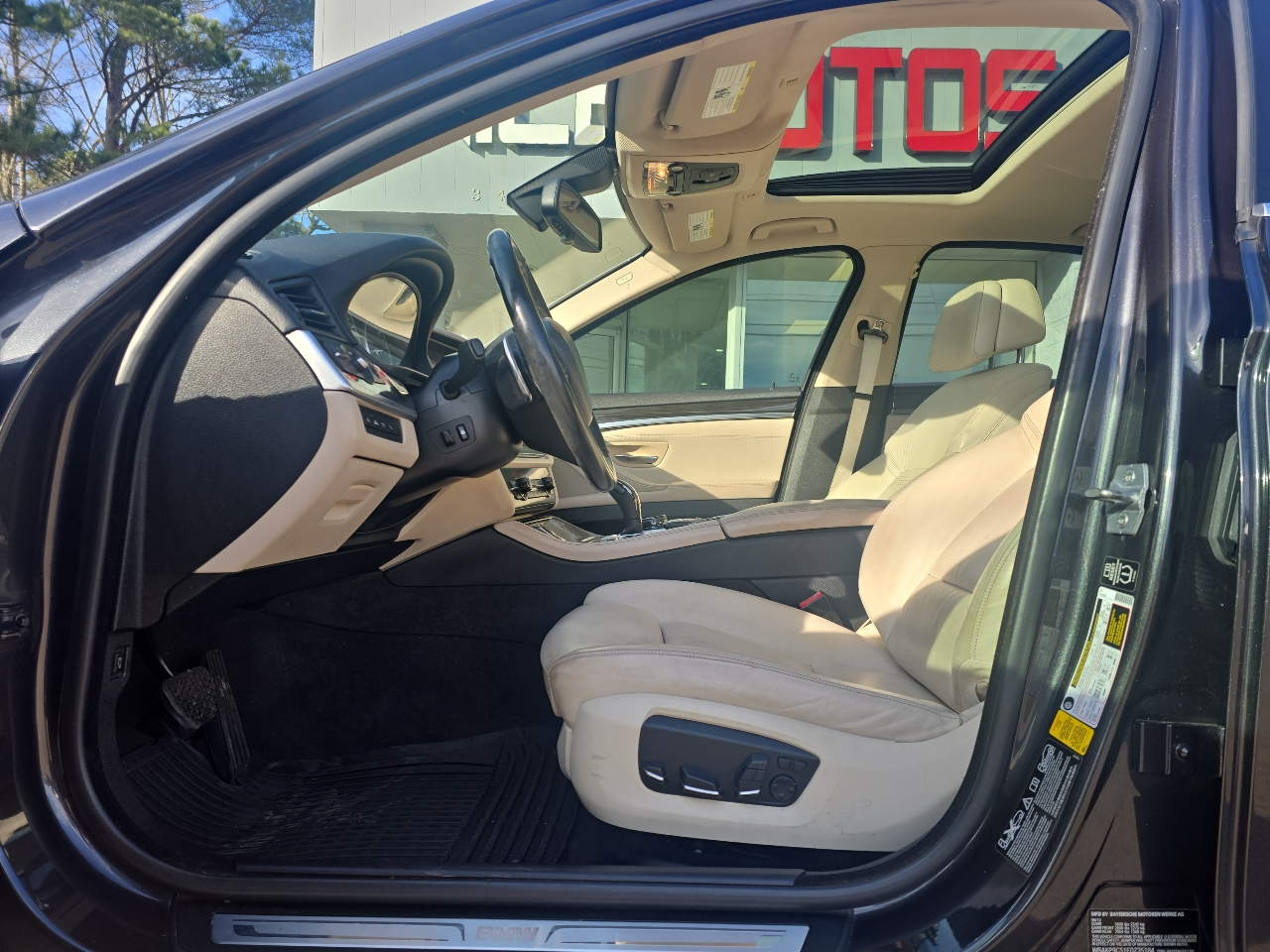 BMW 5-Series 550xi 4D Sedan 2014