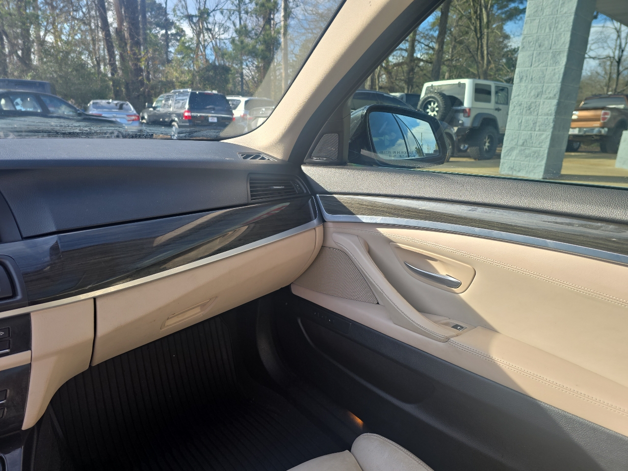 BMW 5-Series 550xi 4D Sedan 2014