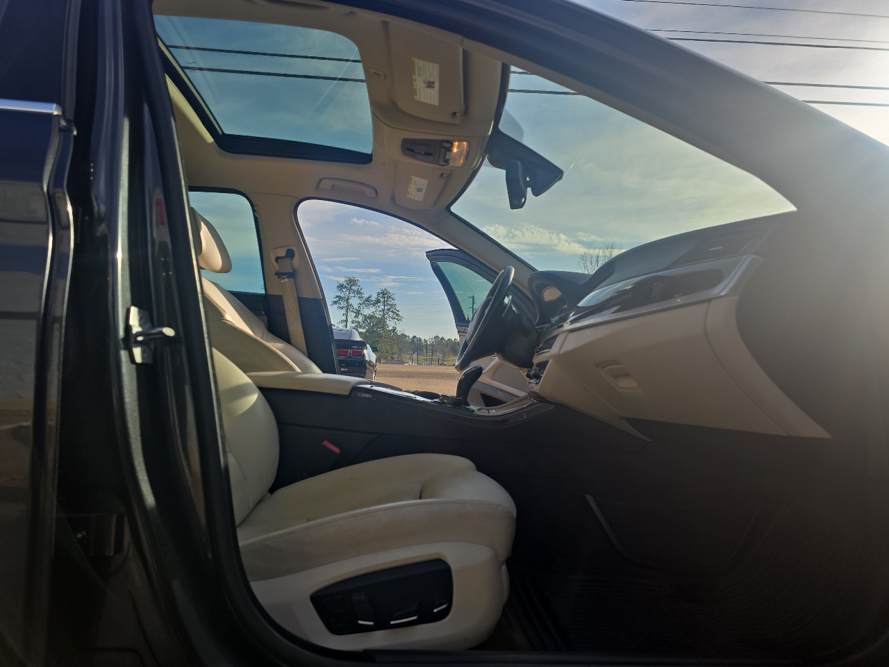 BMW 5-Series 550xi 4D Sedan 2014