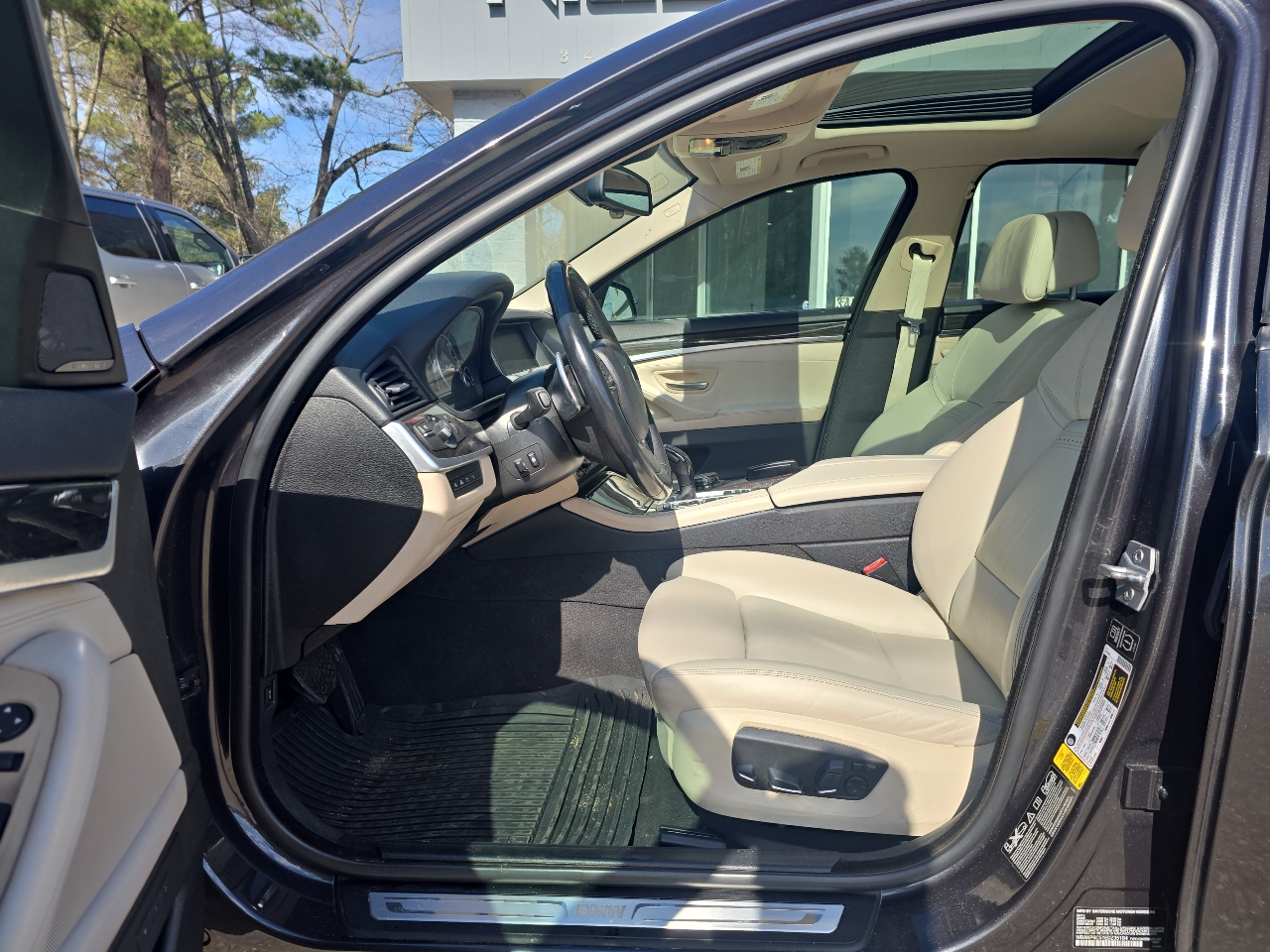 BMW 5-Series 550xi 4D Sedan 2014