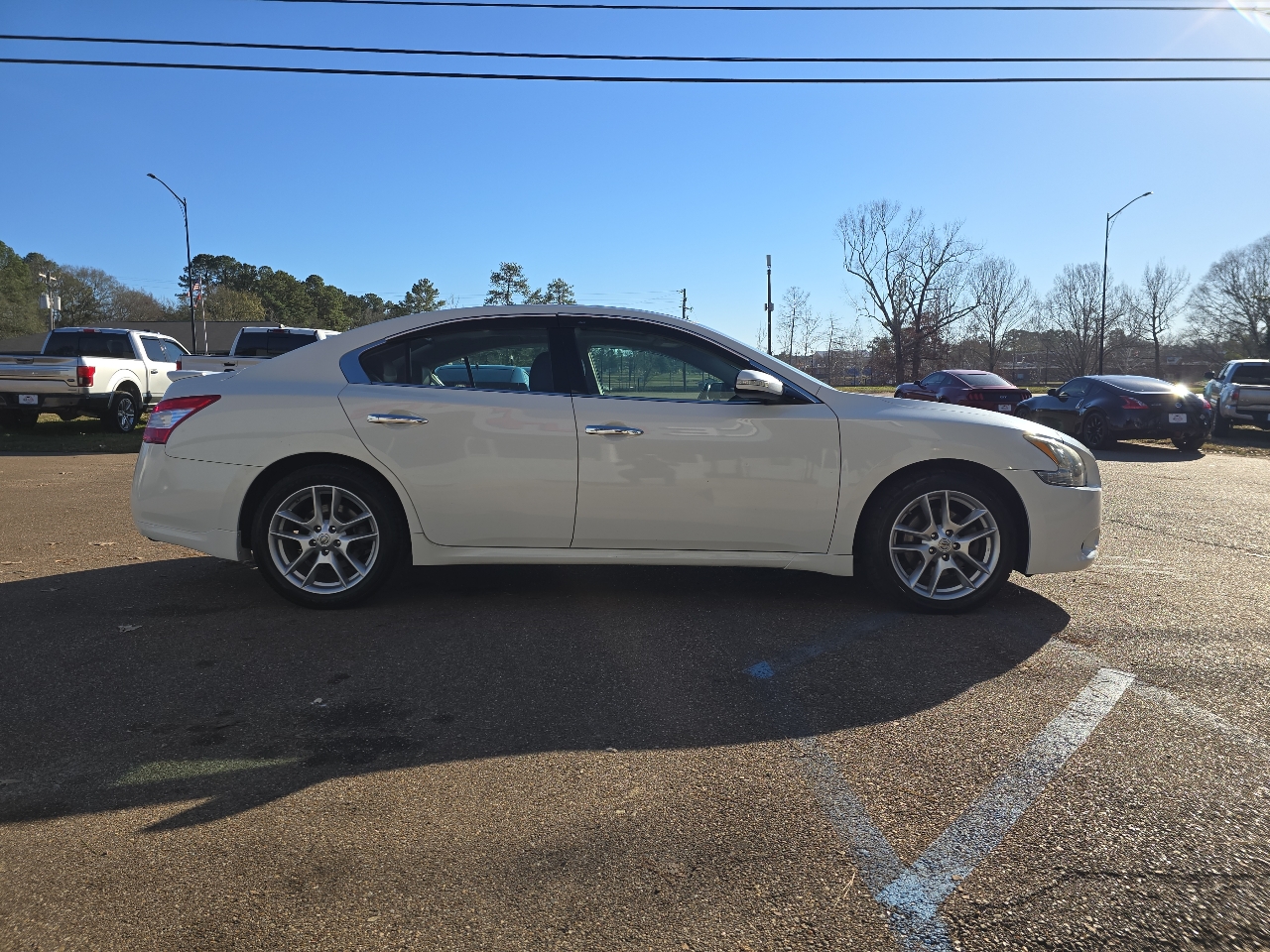 Nissan Maxima  2011