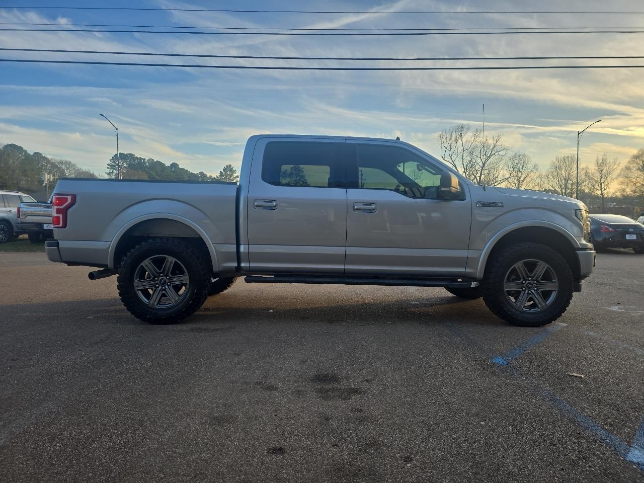 Ford F-150 4WD SuperCrew 145" XLT 2020