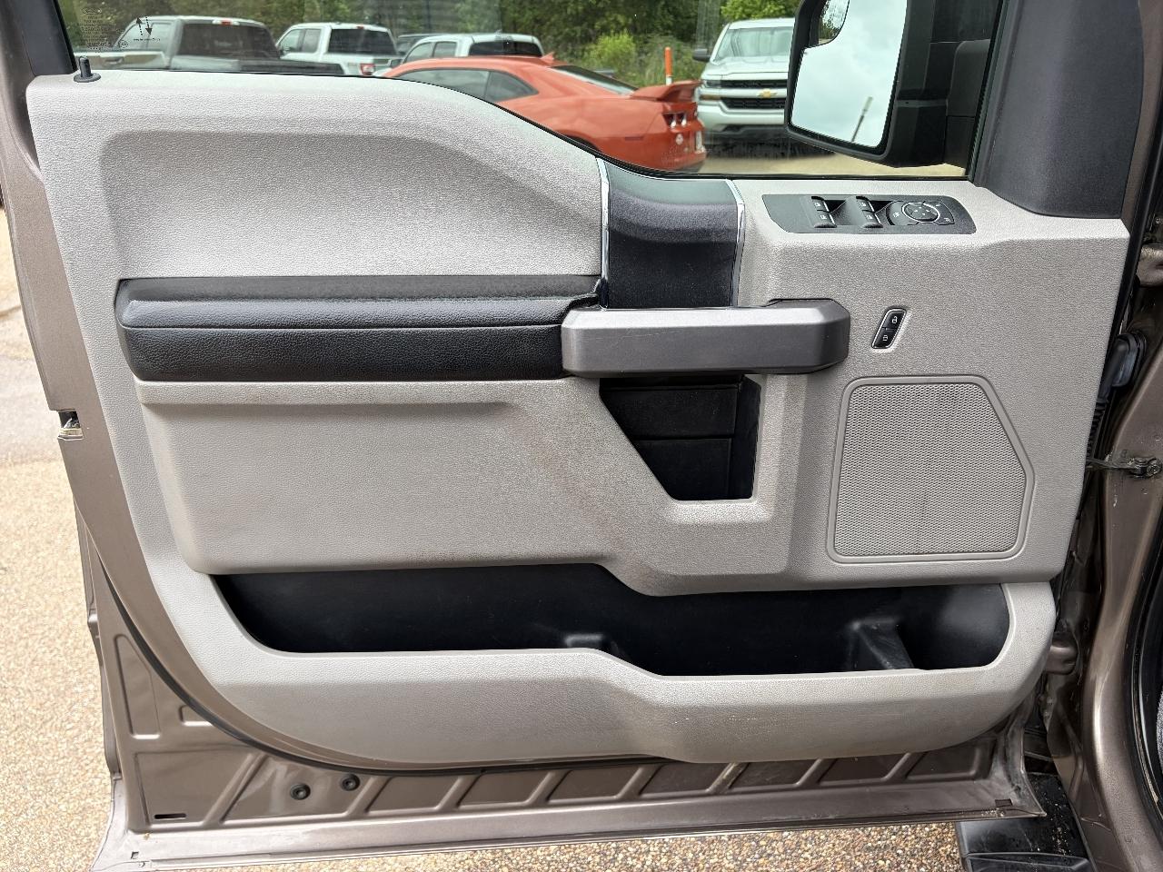 Ford F-150 4WD SuperCrew 145" XLT 2019