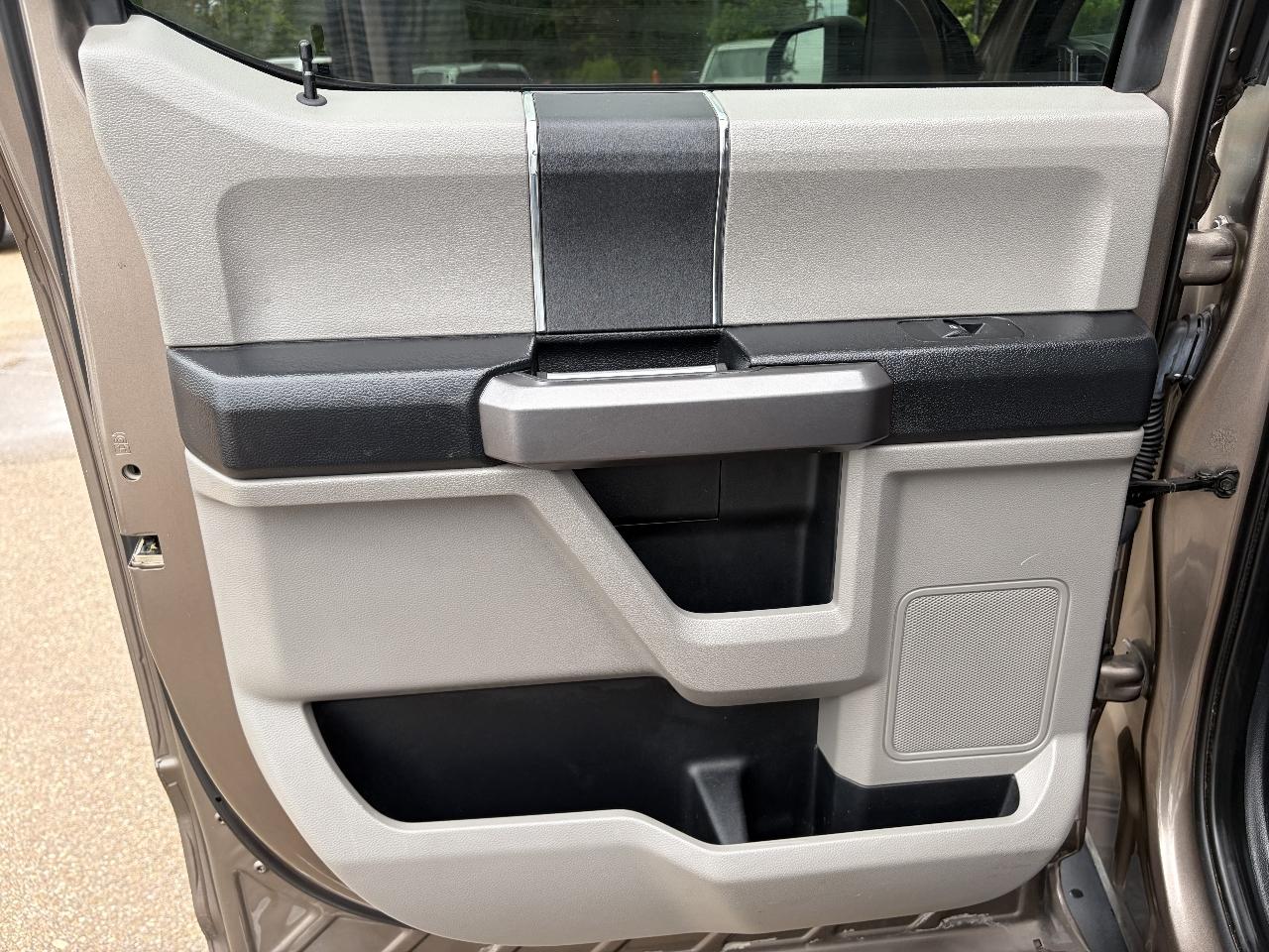 Ford F-150 4WD SuperCrew 145" XLT 2019