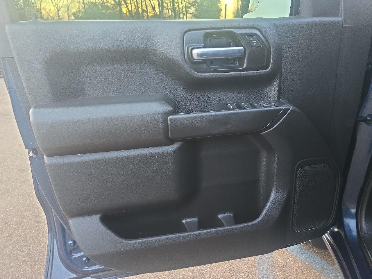 Chevrolet Silverado 1500 Limited Custom Crew Cab Short Box 4WD 2022