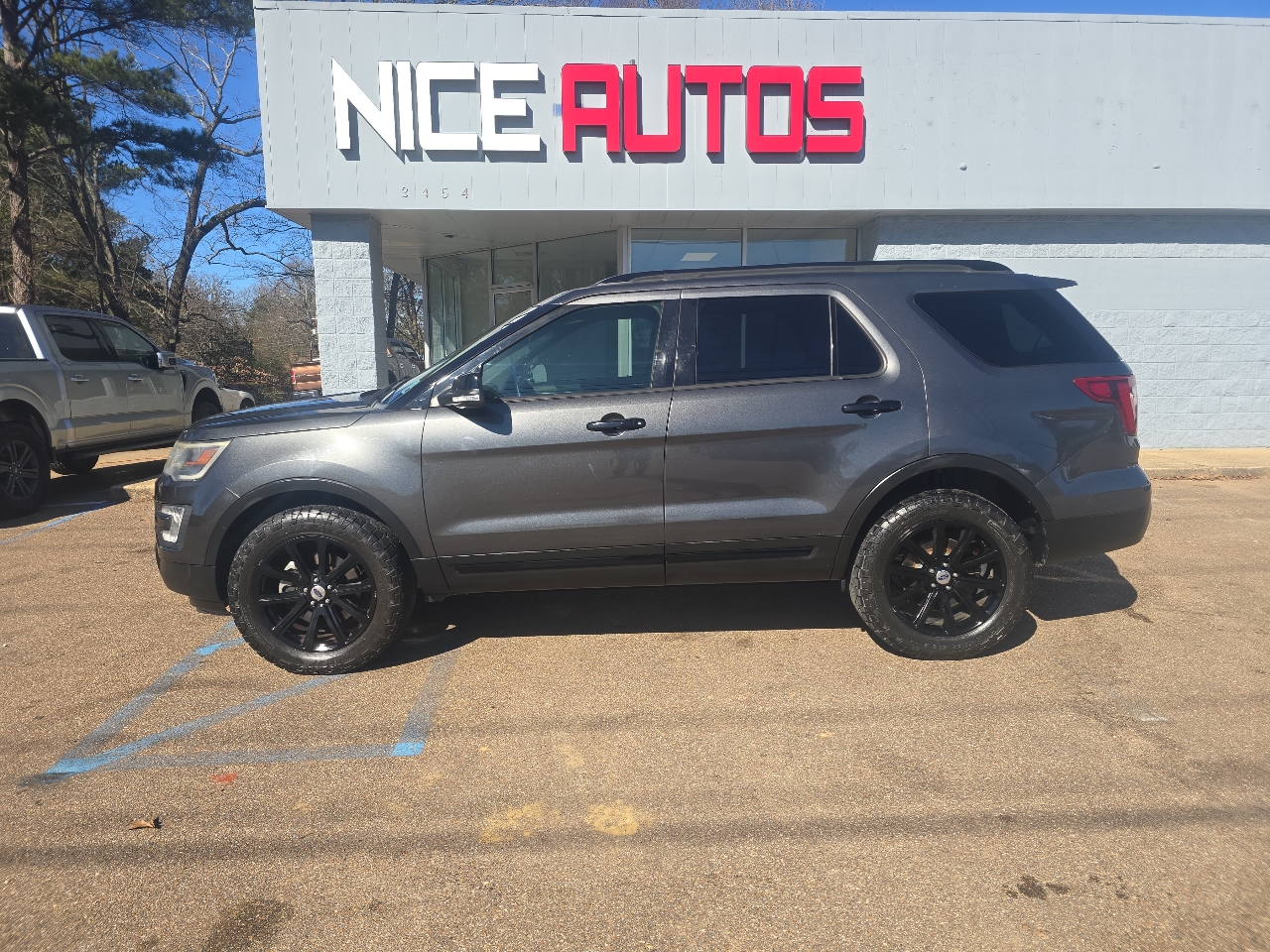 Ford Explorer 4dr 114" WB 4.0L XLT Sport AWD 2017