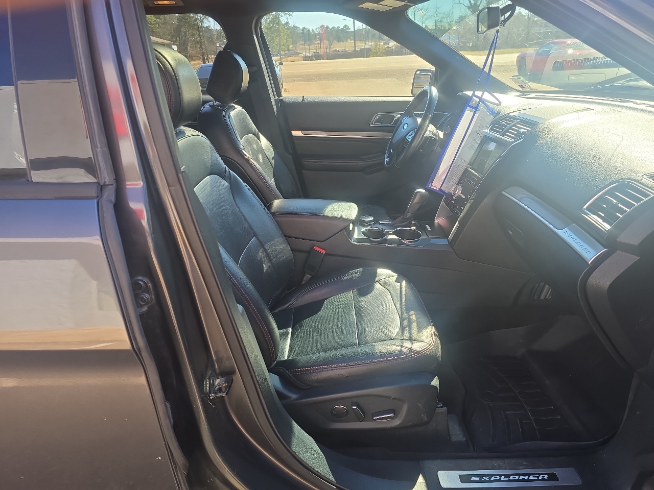 Ford Explorer 4dr 114" WB 4.0L XLT Sport AWD 2017