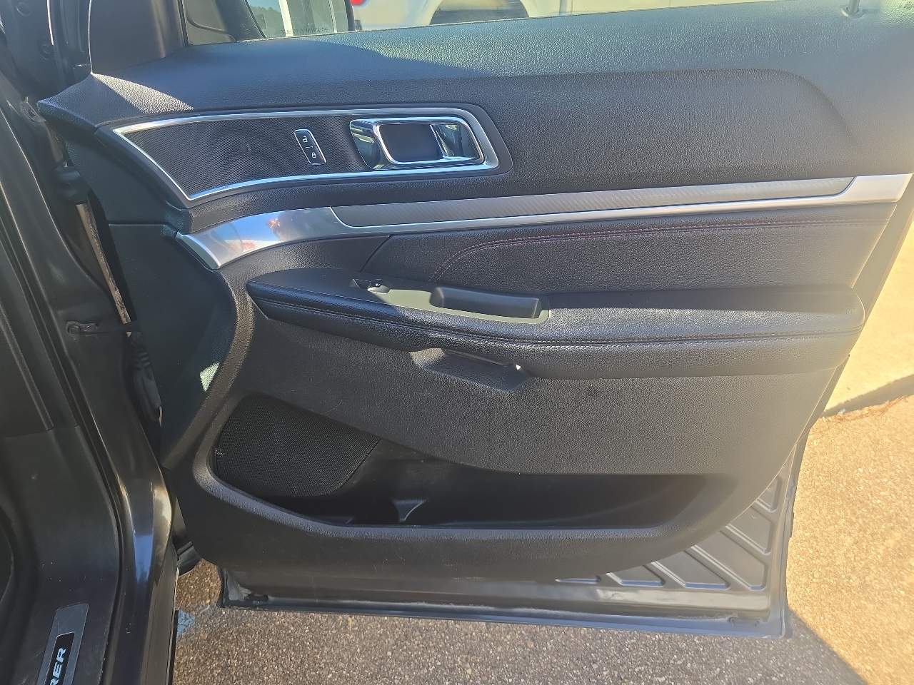 Ford Explorer 4dr 114" WB 4.0L XLT Sport AWD 2017