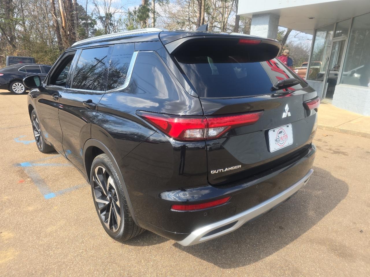 Mitsubishi Outlander  2022