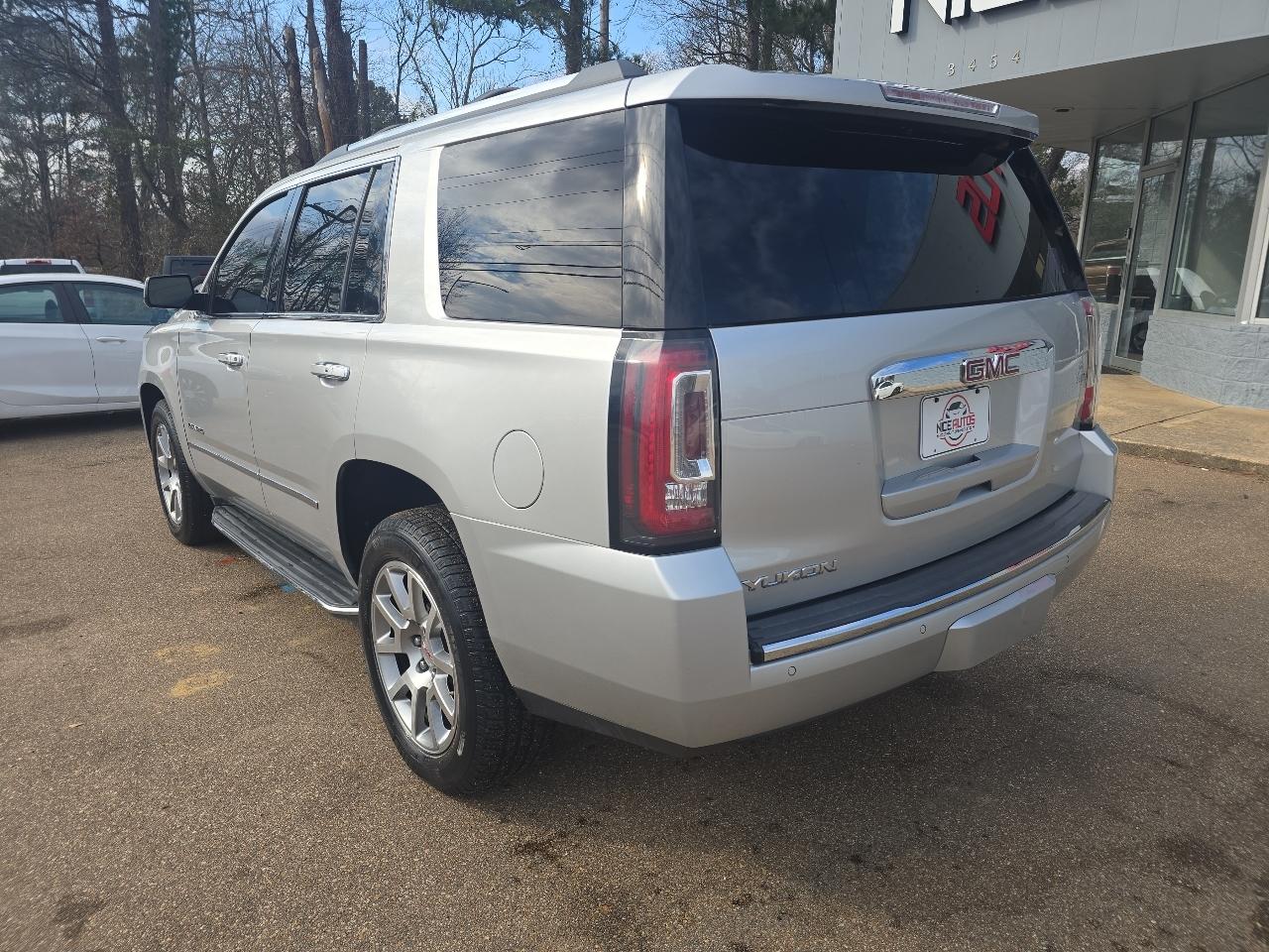 GMC Yukon Denali 4D SUV AWD 2018
