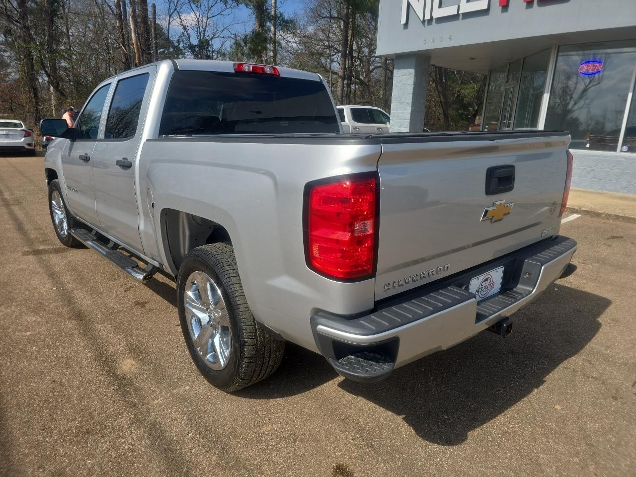 Chevrolet Silverado 1500 Custom Crew Cab 2WD SWB 2018