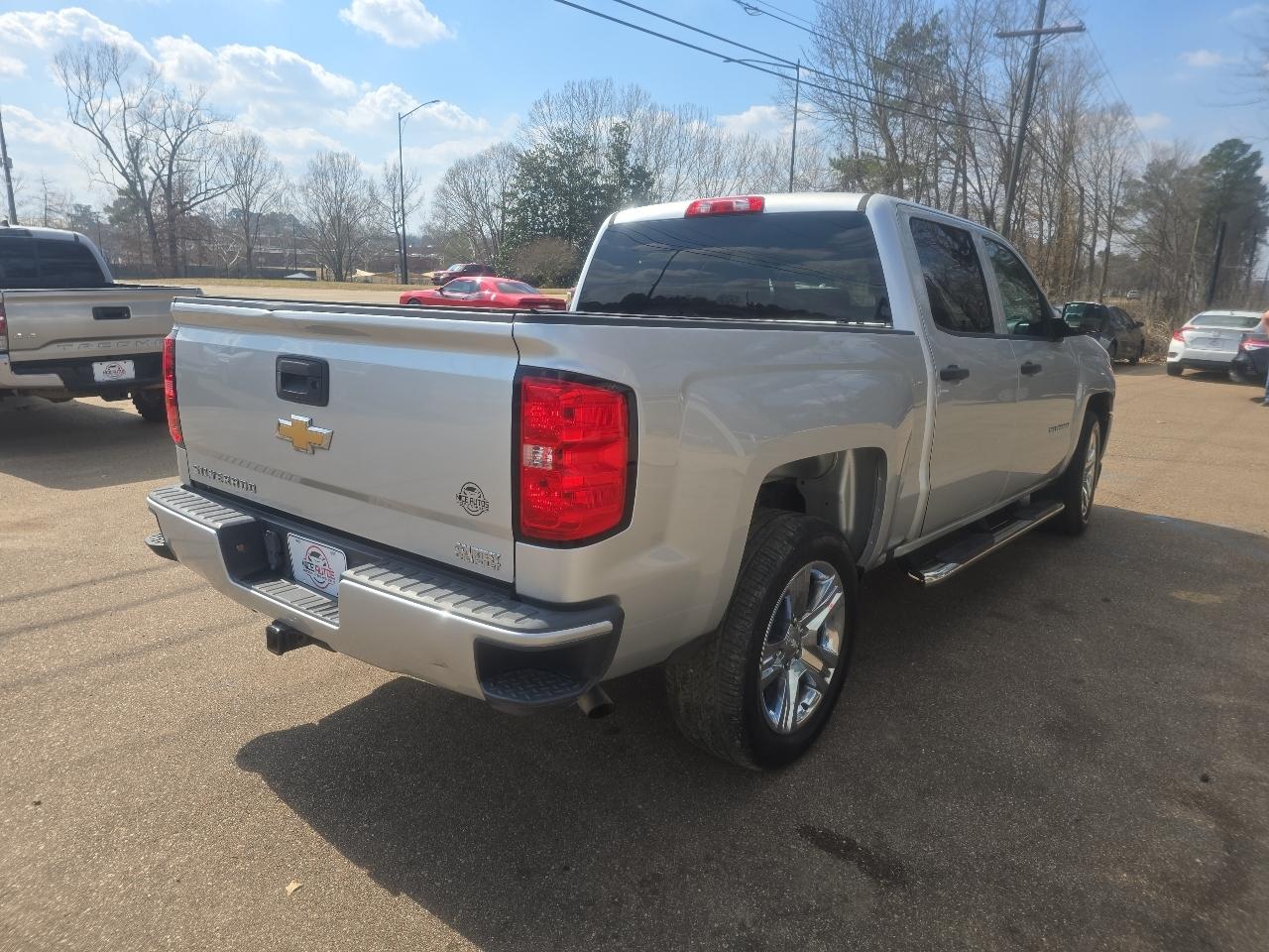 Chevrolet Silverado 1500 Custom Crew Cab 2WD SWB 2018