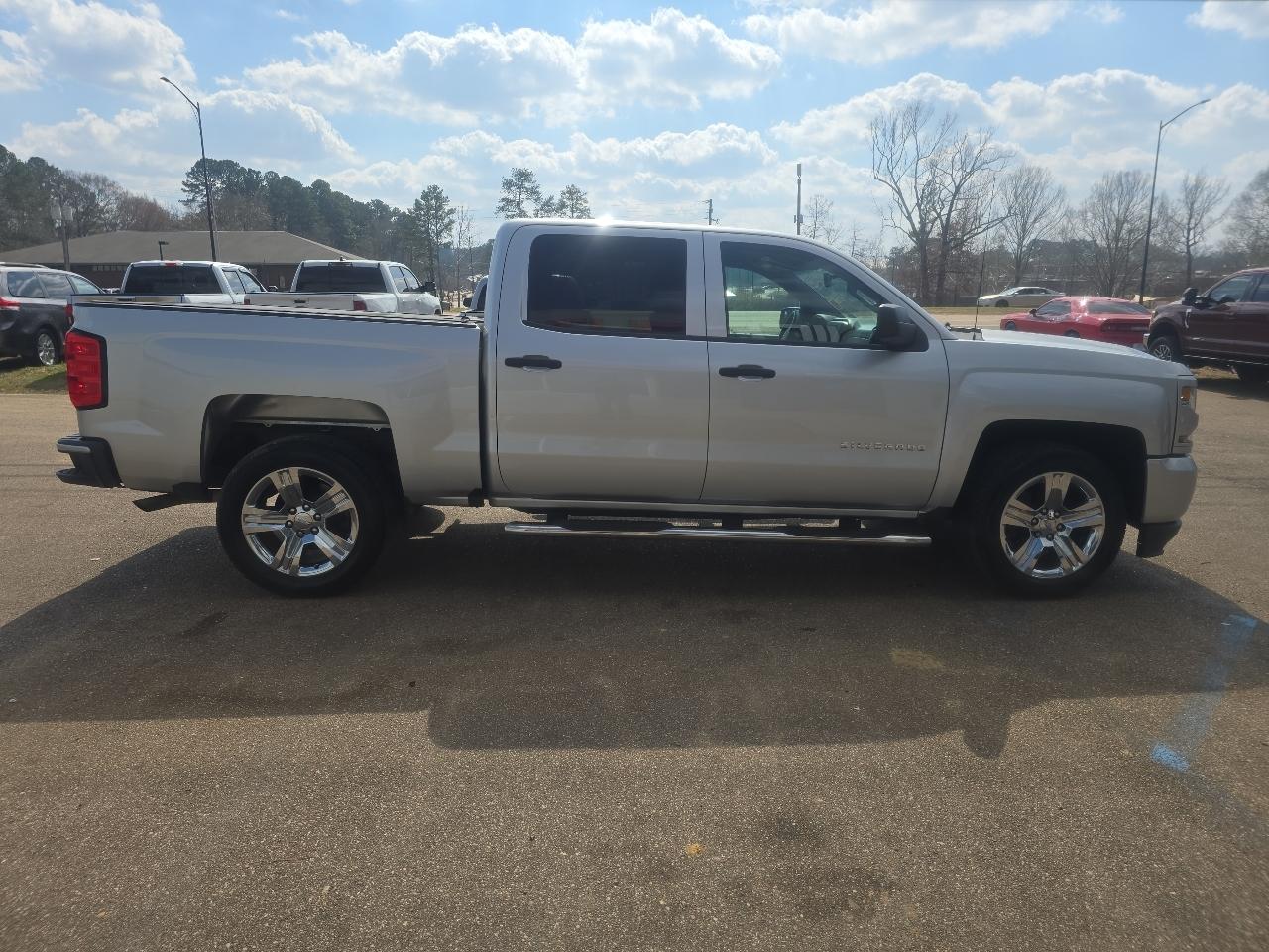 Chevrolet Silverado 1500 Custom Crew Cab 2WD SWB 2018