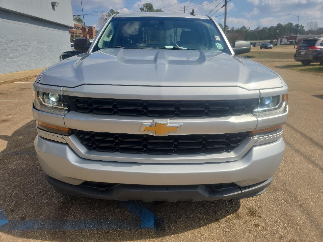 Chevrolet Silverado 1500 Custom Crew Cab 2WD SWB 2018