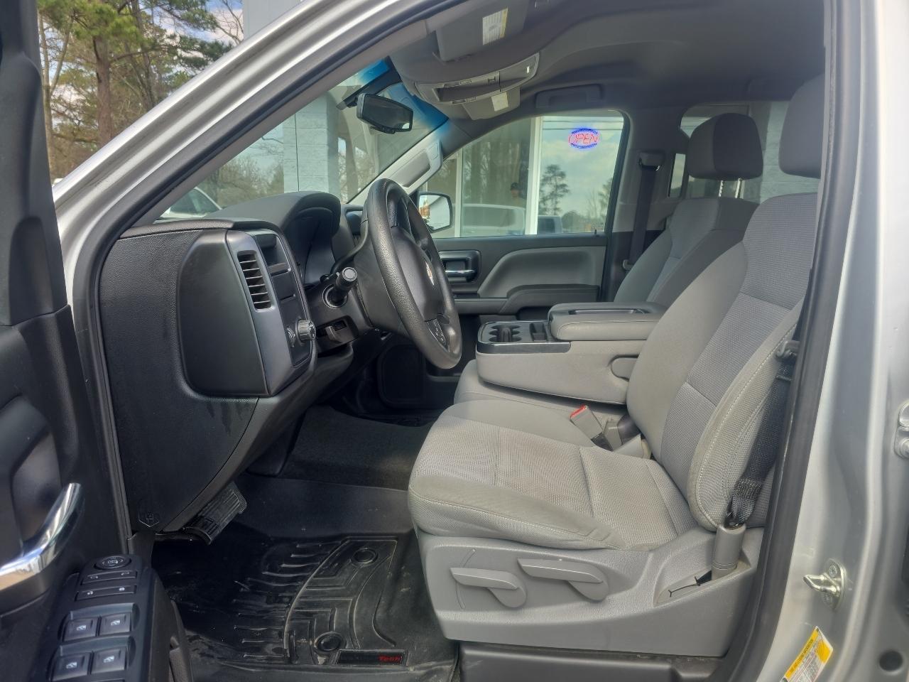 Chevrolet Silverado 1500 Custom Crew Cab 2WD SWB 2018