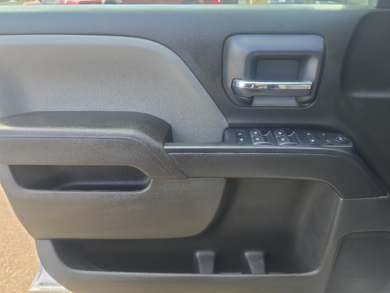 Chevrolet Silverado 1500 Custom Crew Cab 2WD SWB 2018