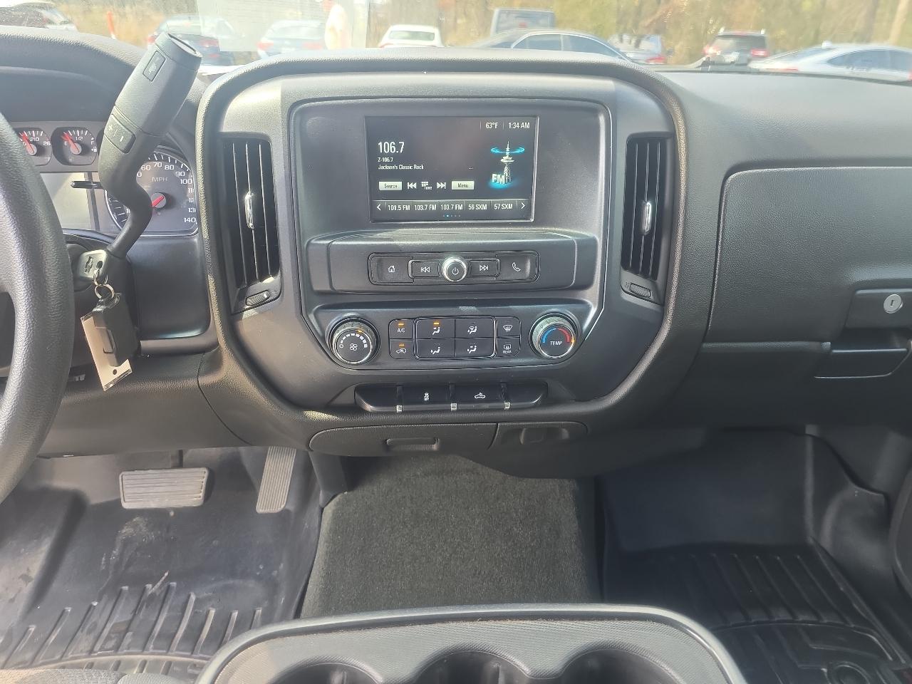 Chevrolet Silverado 1500 Custom Crew Cab 2WD SWB 2018