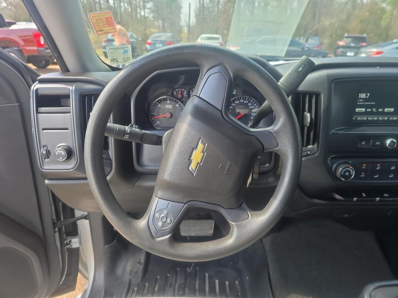 Chevrolet Silverado 1500 Custom Crew Cab 2WD SWB 2018