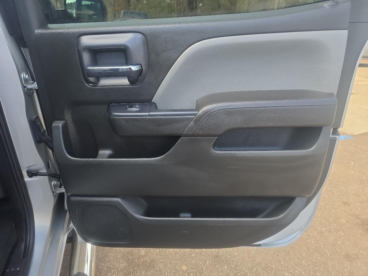 Chevrolet Silverado 1500 Custom Crew Cab 2WD SWB 2018