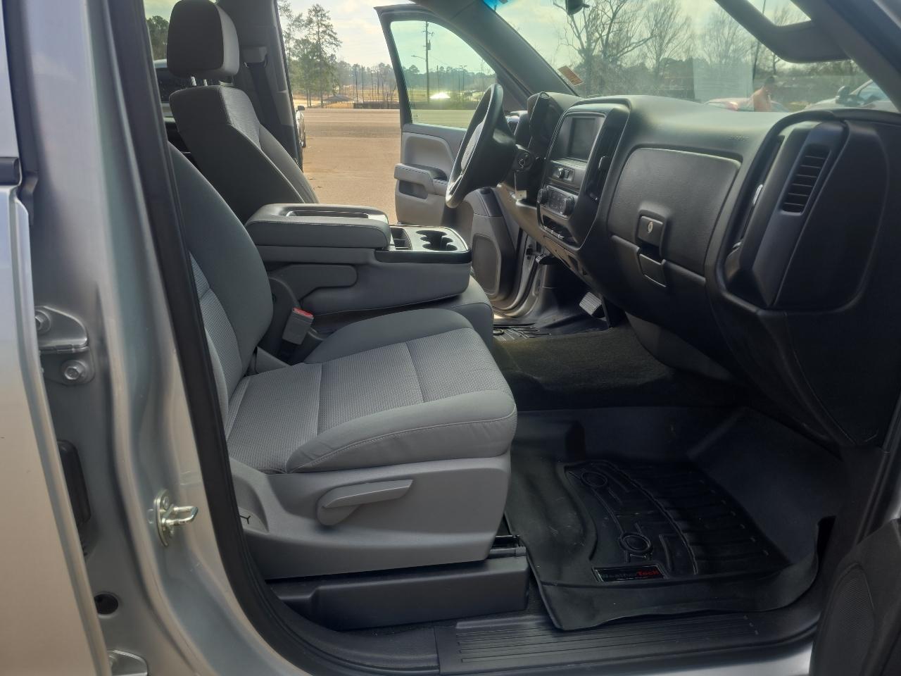 Chevrolet Silverado 1500 Custom Crew Cab 2WD SWB 2018