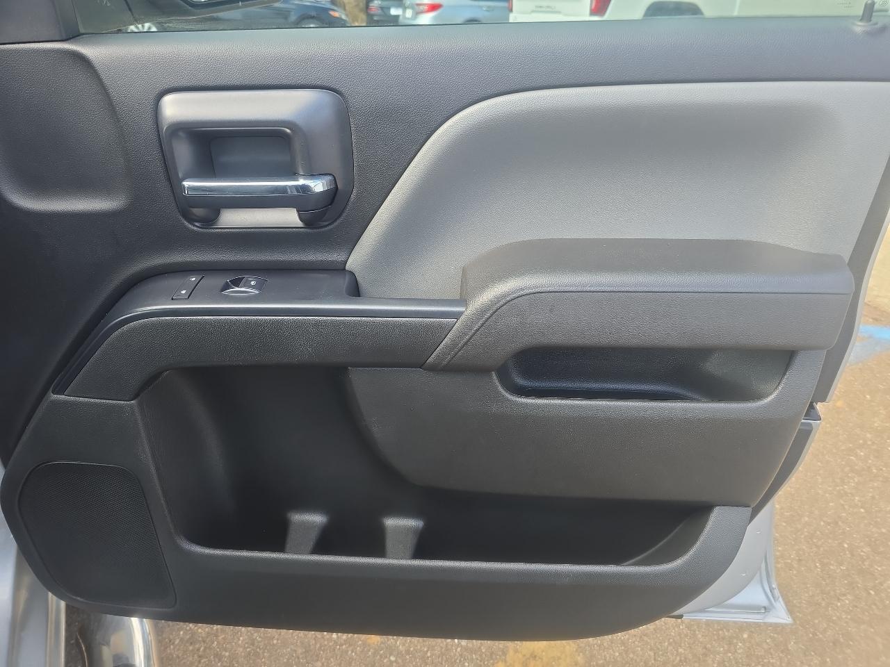 Chevrolet Silverado 1500 Custom Crew Cab 2WD SWB 2018