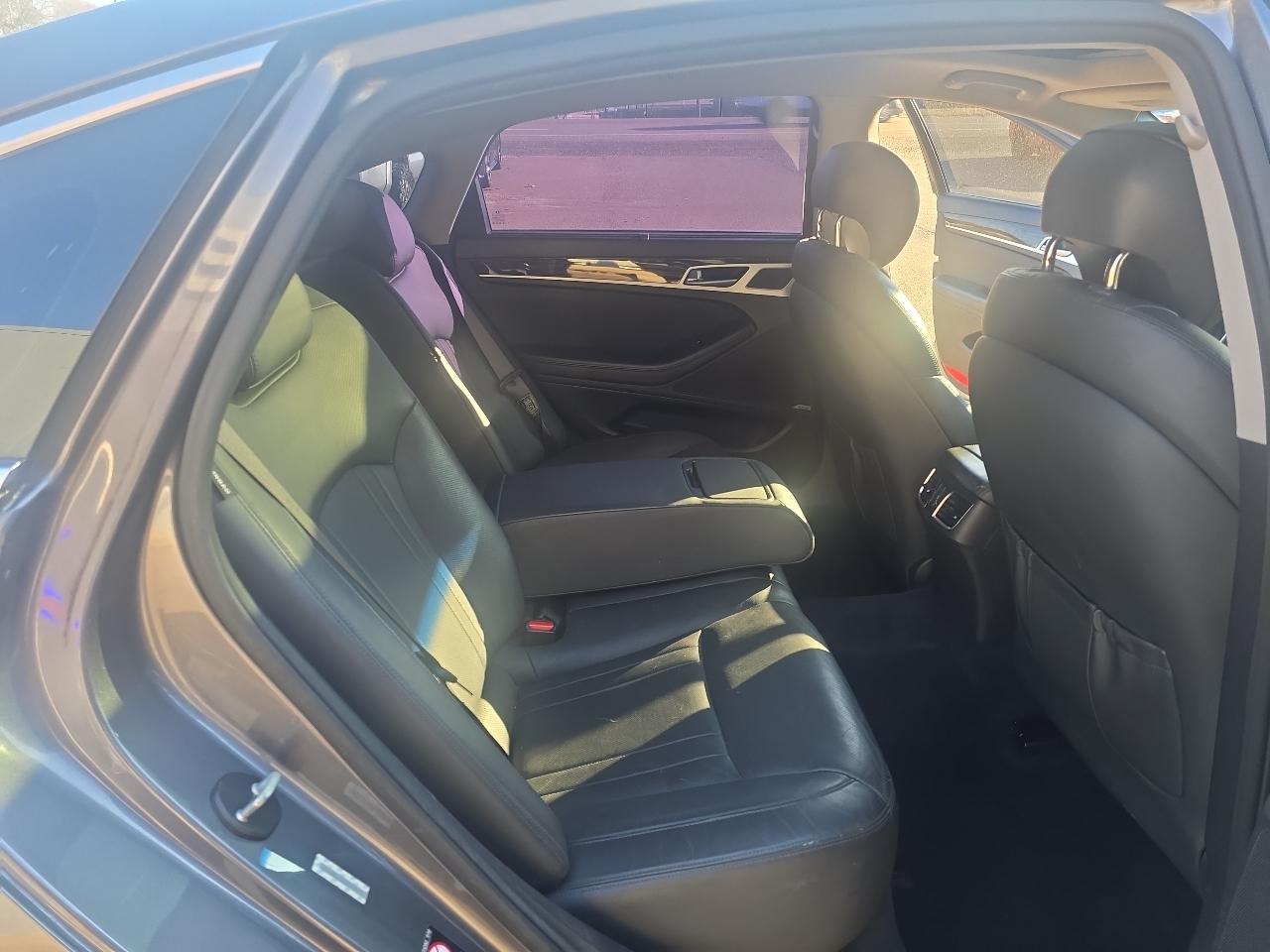 Hyundai Genesis  2015