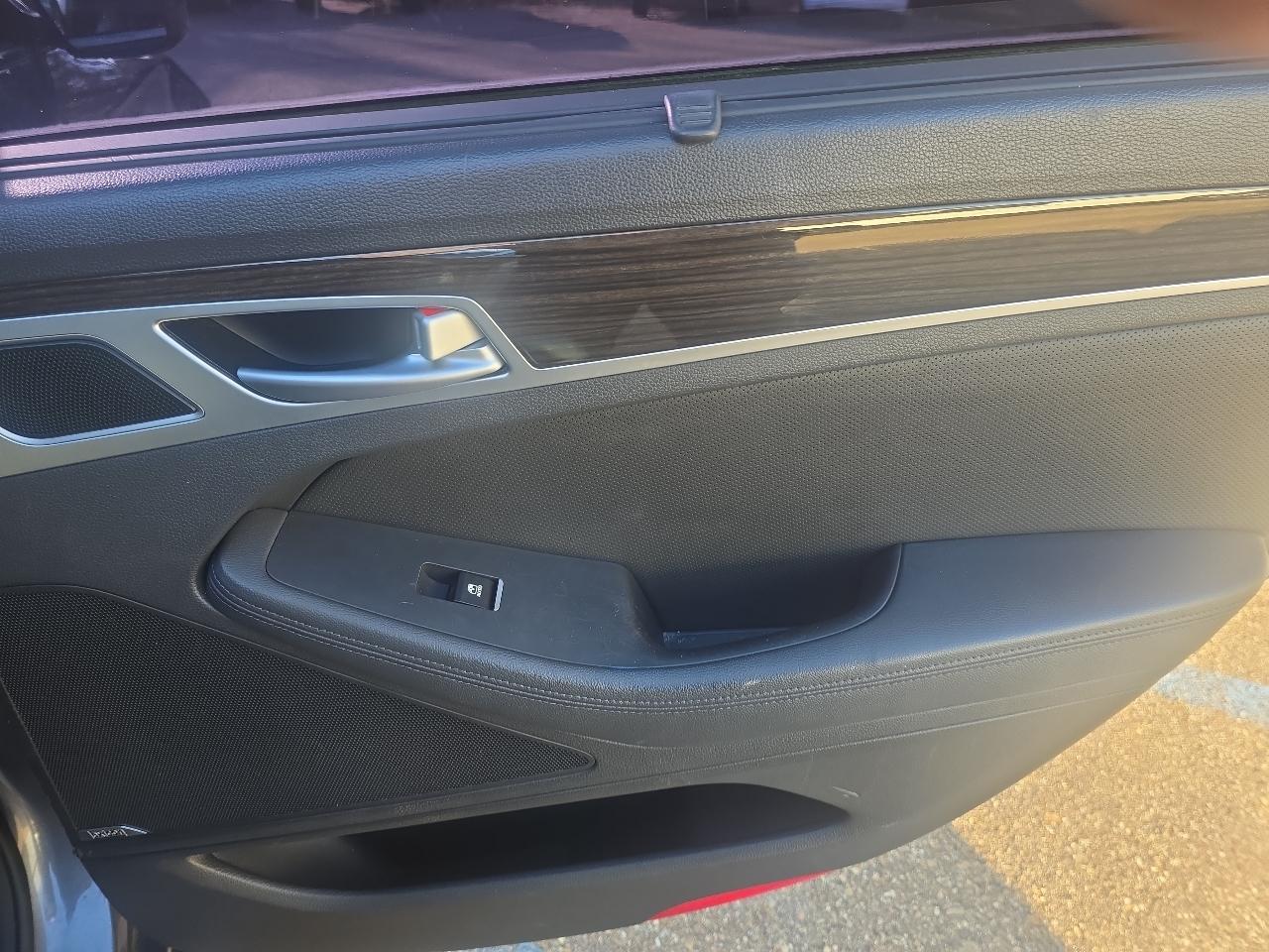 Hyundai Genesis  2015