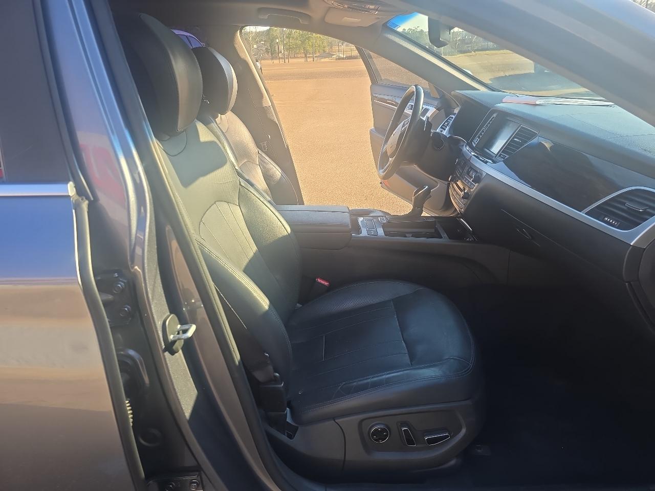 Hyundai Genesis  2015