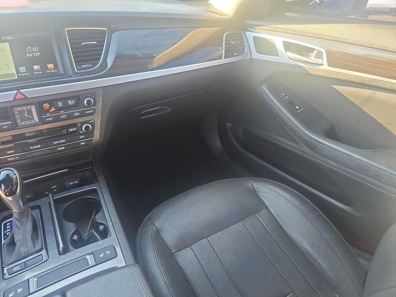 Hyundai Genesis  2015