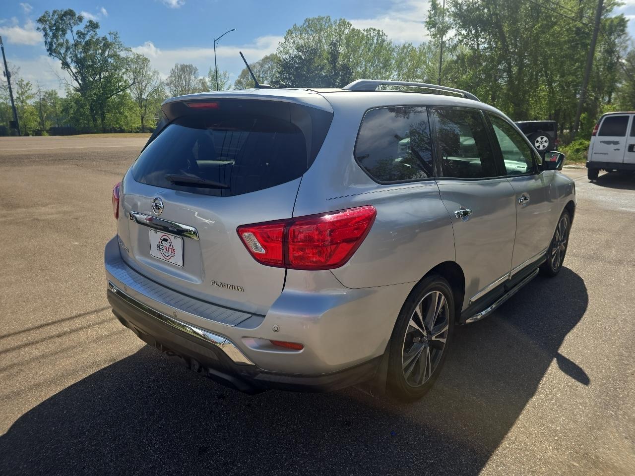 Nissan Pathfinder Platinum 4D SUV 4WD 2018