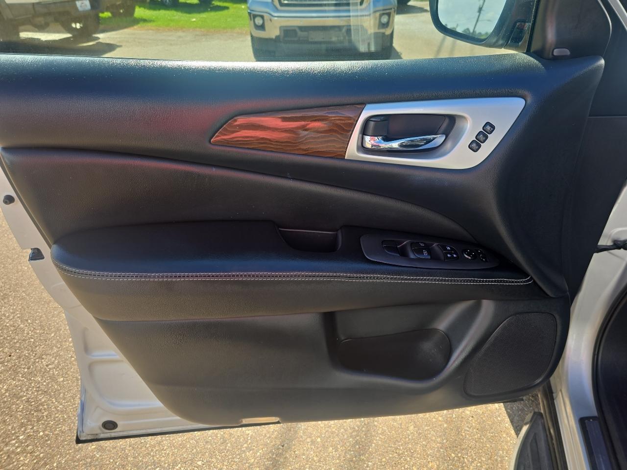 Nissan Pathfinder Platinum 4D SUV 4WD 2018