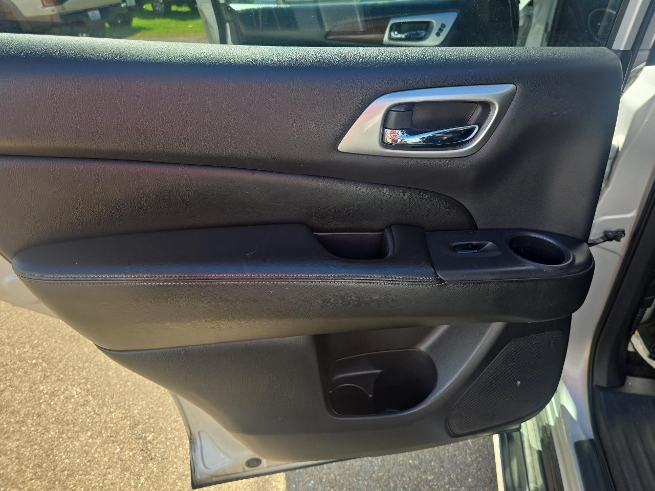 Nissan Pathfinder Platinum 4D SUV 4WD 2018