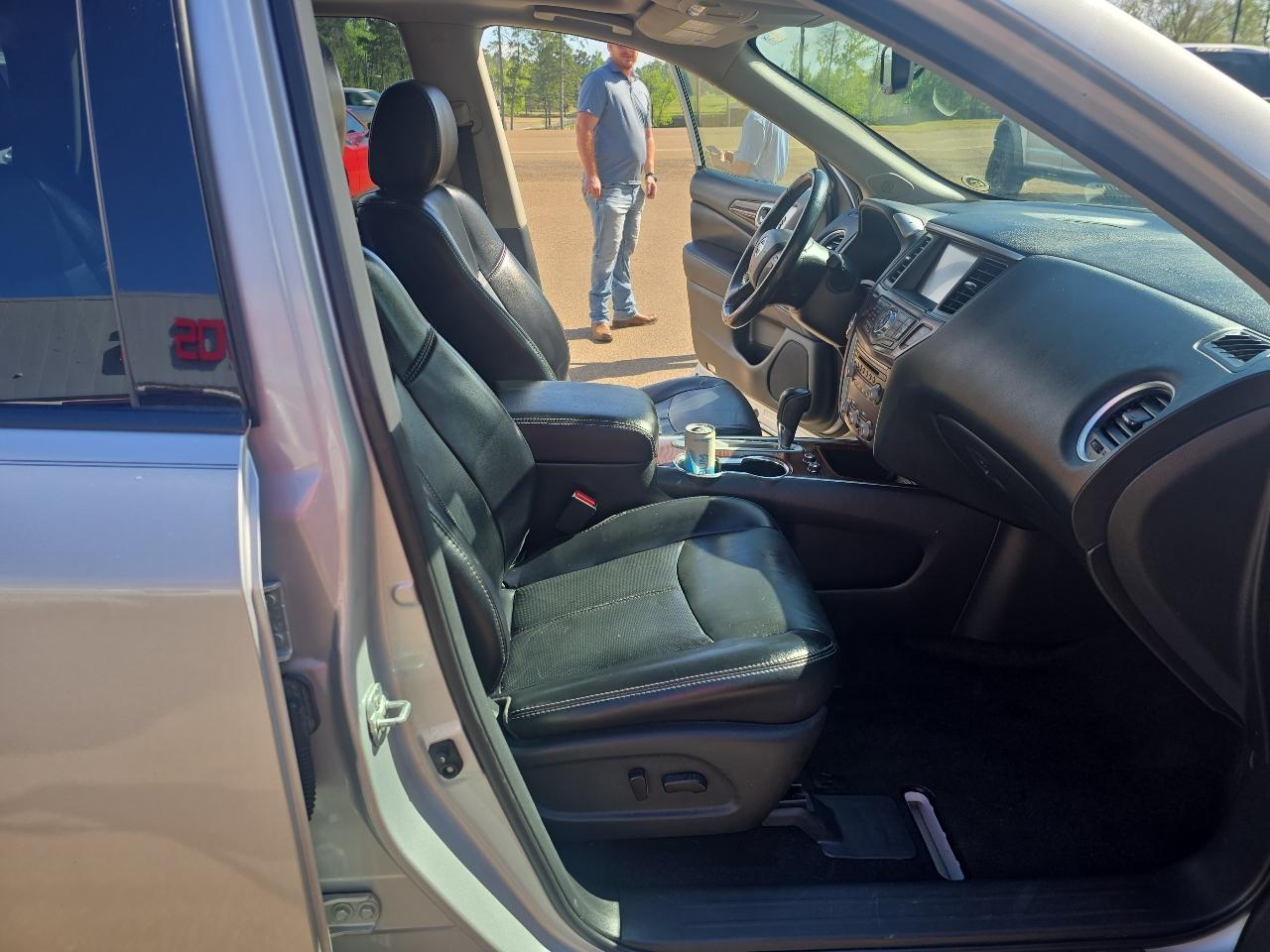 Nissan Pathfinder Platinum 4D SUV 4WD 2018