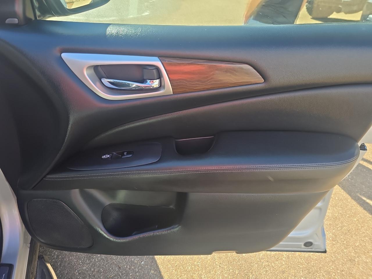 Nissan Pathfinder Platinum 4D SUV 4WD 2018