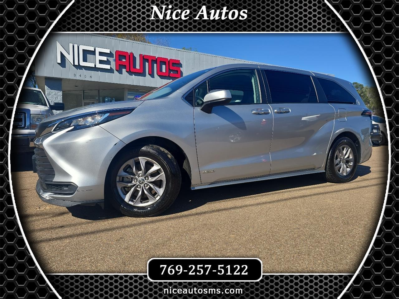 Toyota Sienna LE - 8 Passenger 2021