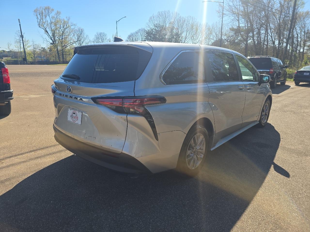 Toyota Sienna LE - 8 Passenger 2021
