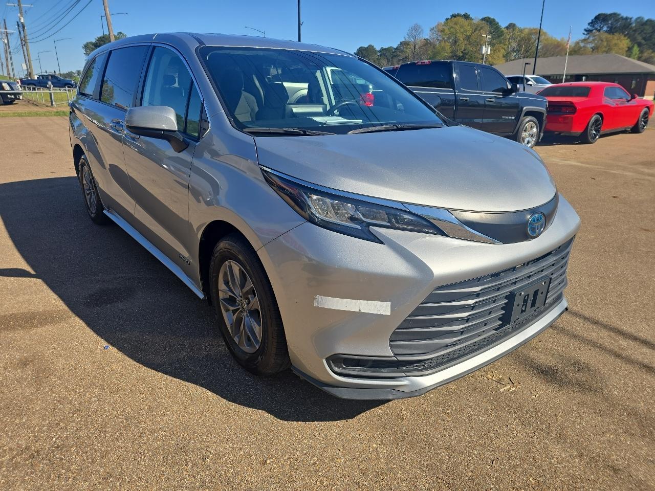 Toyota Sienna LE - 8 Passenger 2021