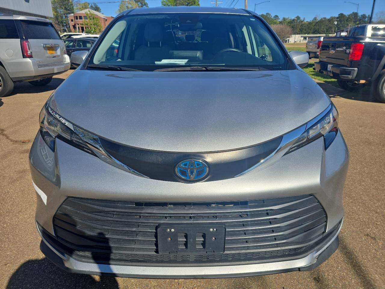 Toyota Sienna LE - 8 Passenger 2021