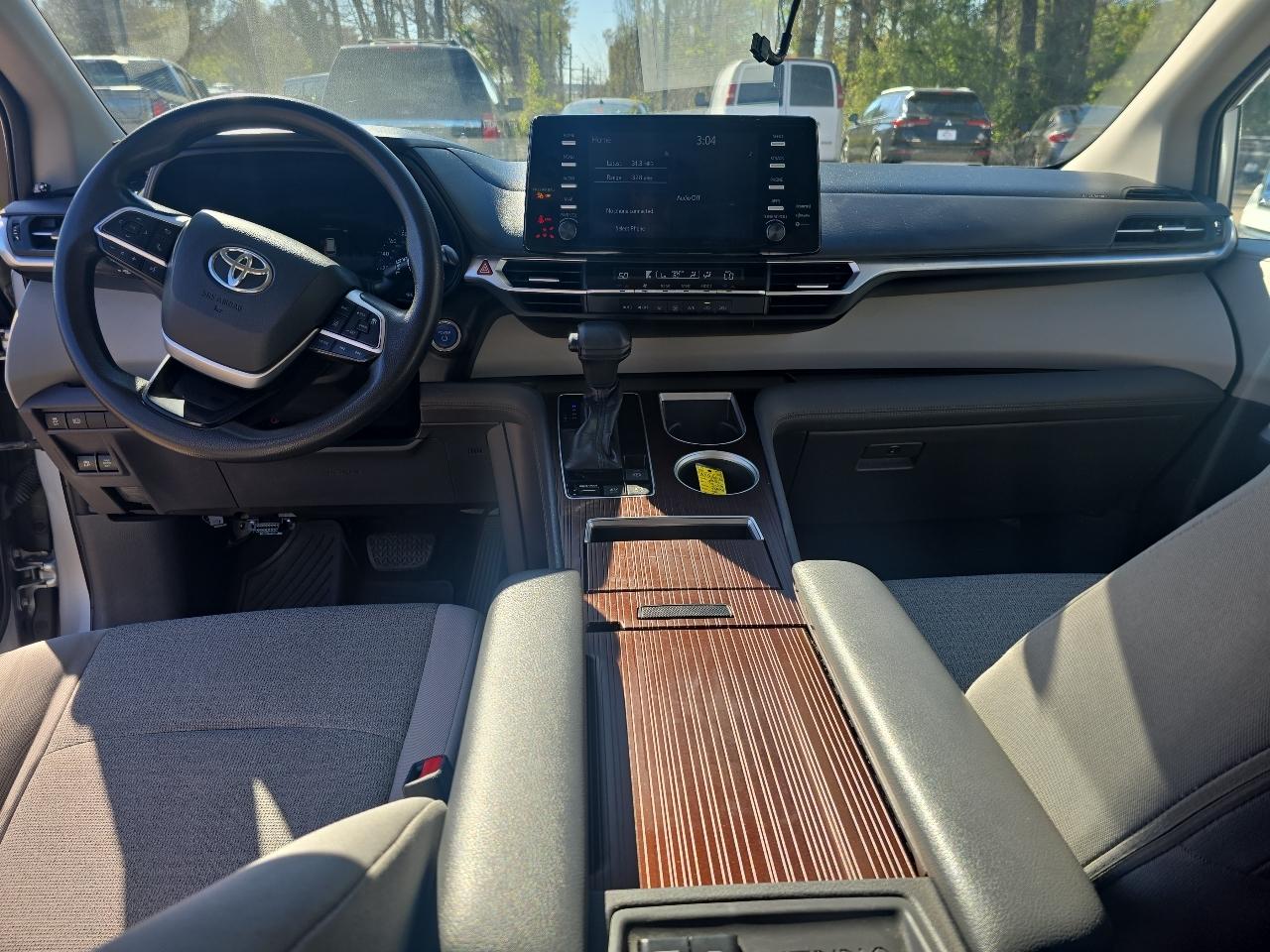 Toyota Sienna LE - 8 Passenger 2021