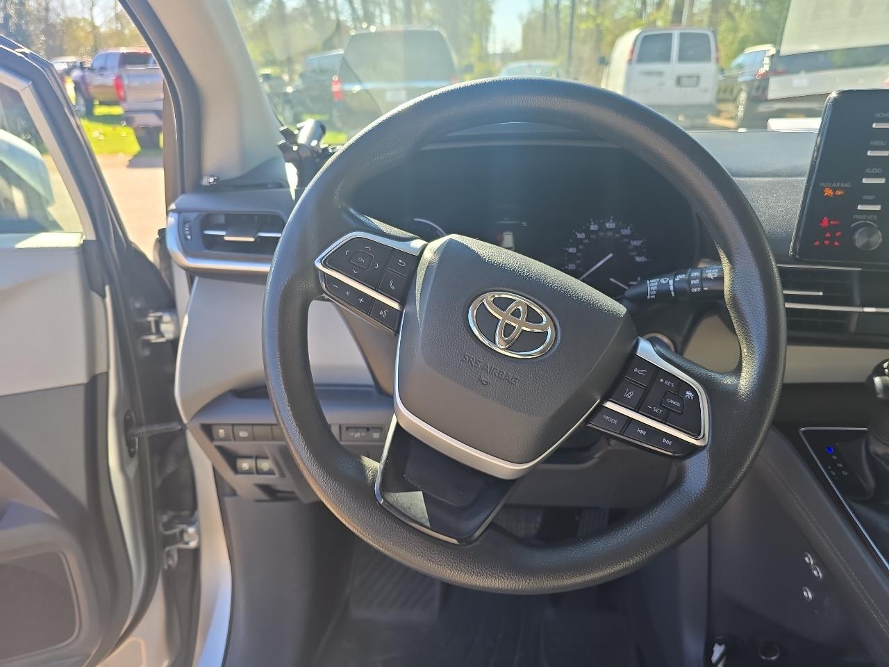 Toyota Sienna LE - 8 Passenger 2021