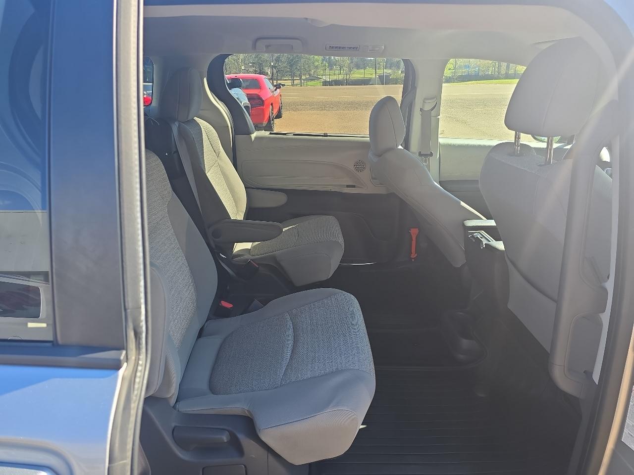 Toyota Sienna LE - 8 Passenger 2021