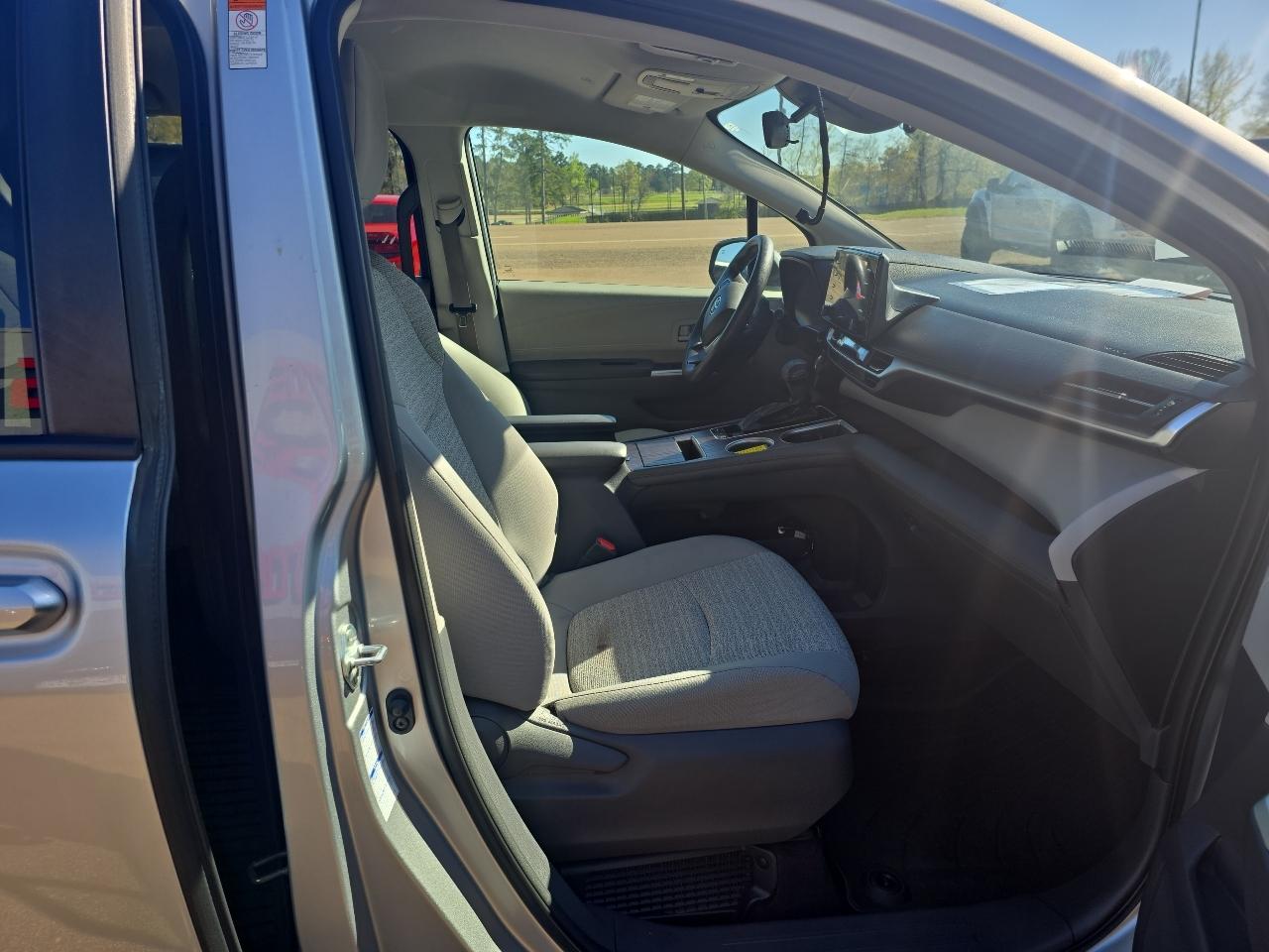 Toyota Sienna LE - 8 Passenger 2021